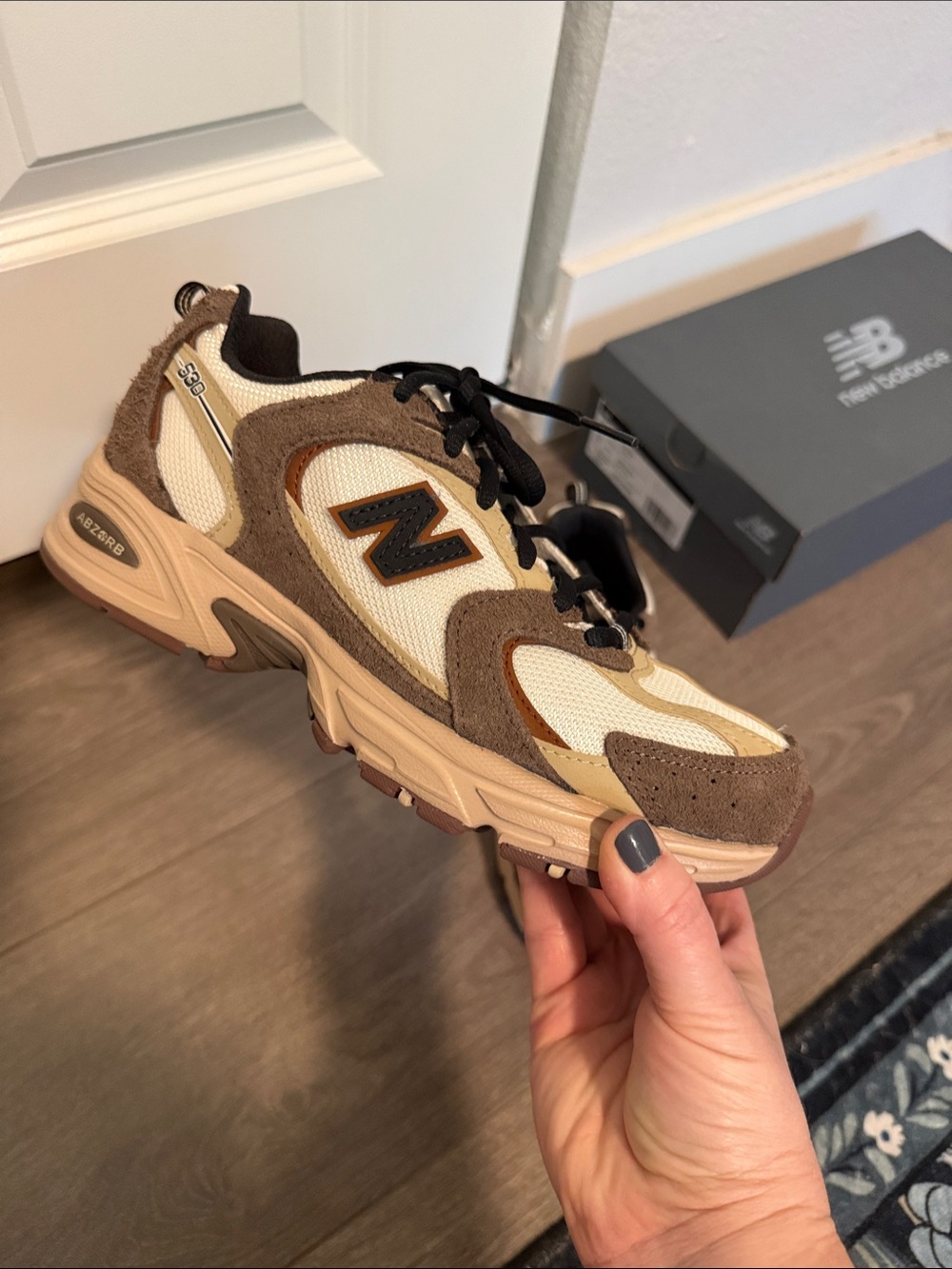 New Balance Women’s Beige and Brown 530 Sneakers - Picture 3 of 10